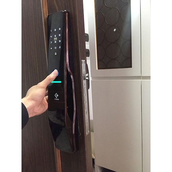 Nhà có trẻ nhỏ và người già có nên sử dụng khóa cửa thông minh ?