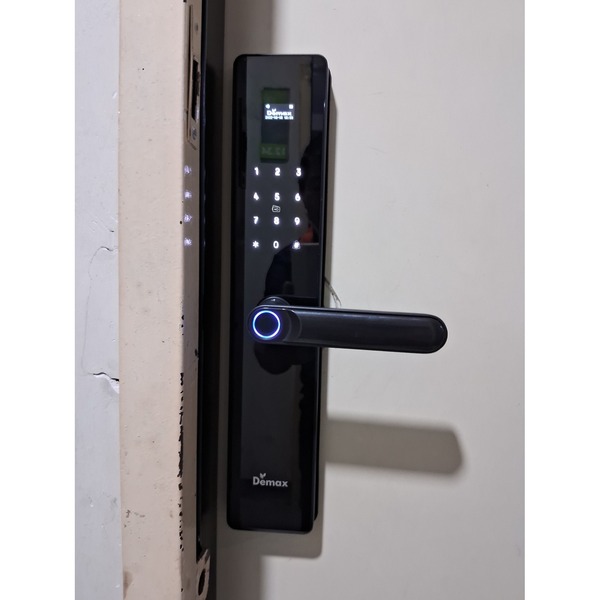Khoá cửa vân tay thông minh Demax EL622 đen Wi-Fi