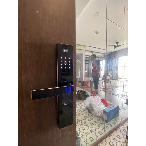 Khoá cửa vân tay thông minh Demax EL680 đen Nano CNC