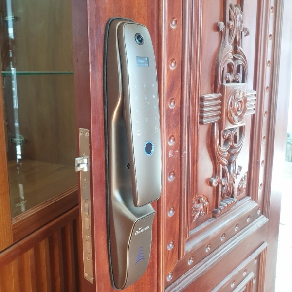 Khoá nhận diện khuôn mặt 3D mở tự động Demax SL898