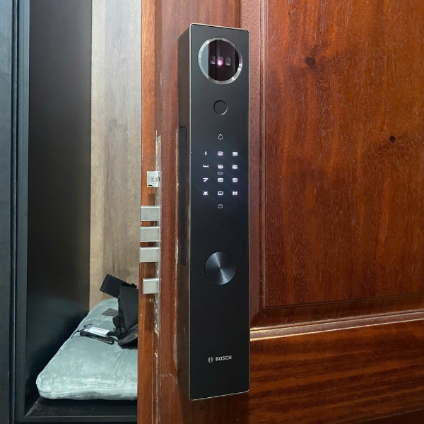 Khóa cửa vân tay Bosch FU3 PLUS
