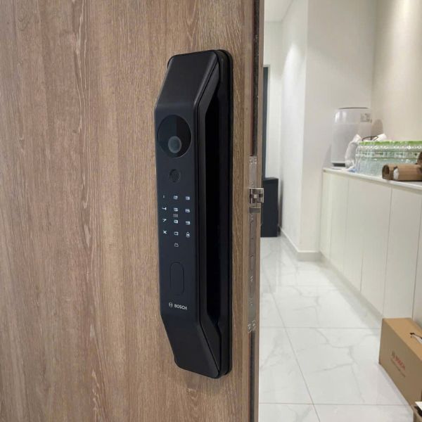 Khóa cửa Bosch FU6 PLUS Face id màu đen - bán chạy tại Khóa Cửa 99