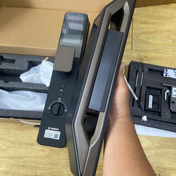Khóa cửa Bosch FU6 PLUS Face id màu coffee