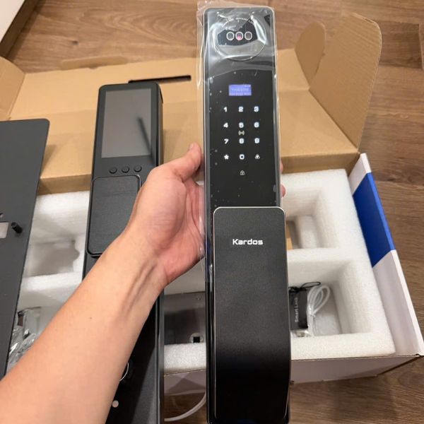 Khóa cửa thông minh kardos model GF18