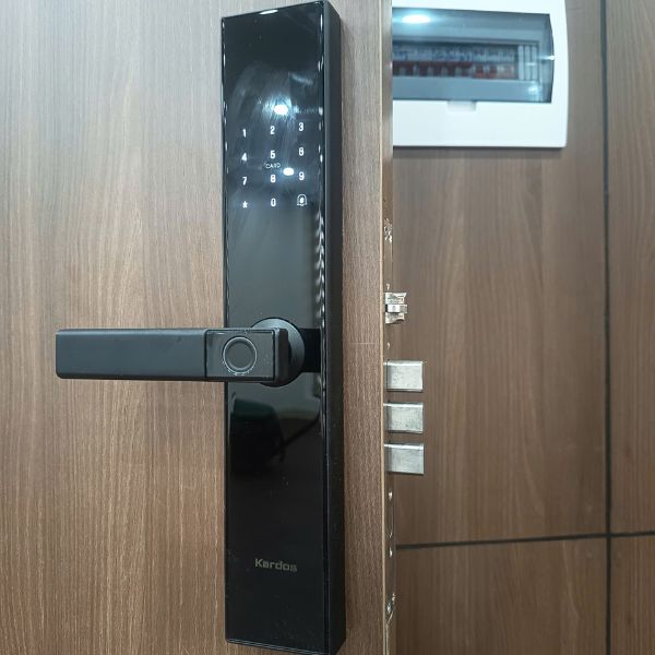 Khóa cửa thông minh kardos model GT32