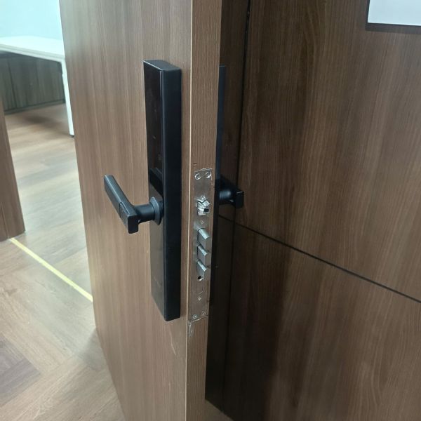 Khóa cửa thông minh kardos model GT32