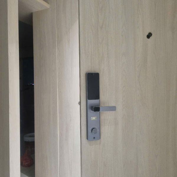 Khóa cửa vân tay Kassler KL567 CNC Gray
