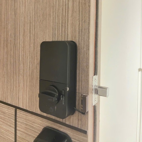 Khóa cửa phụ TTLOCK
