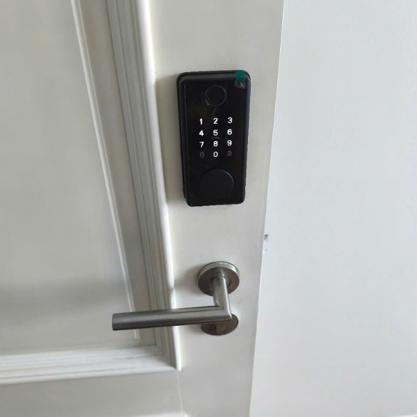 Khóa cửa phụ TTLOCK